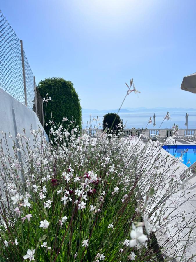 Brentanos Apartments - A - View Of Paradise Gastouri  Eksteriør billede