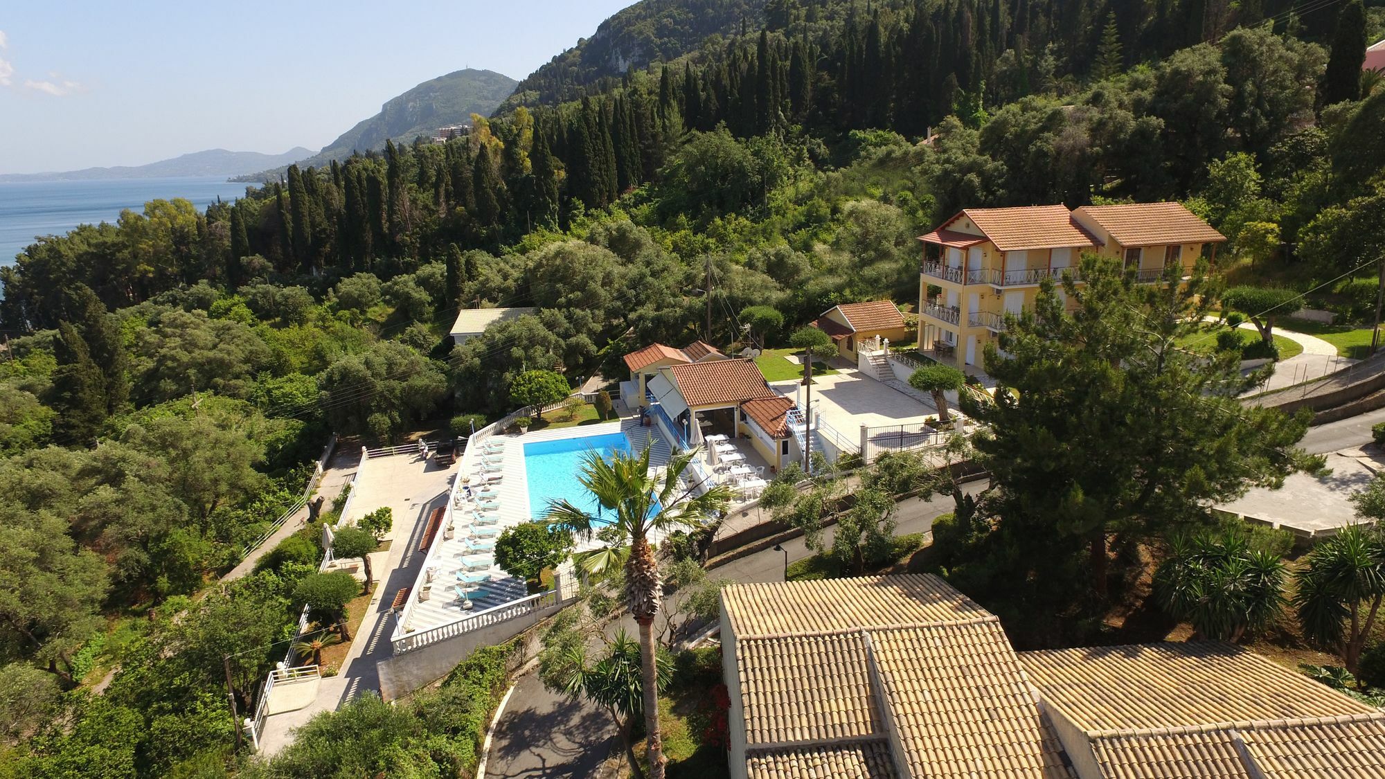 Brentanos Apartments - A - View Of Paradise Gastouri  Eksteriør billede
