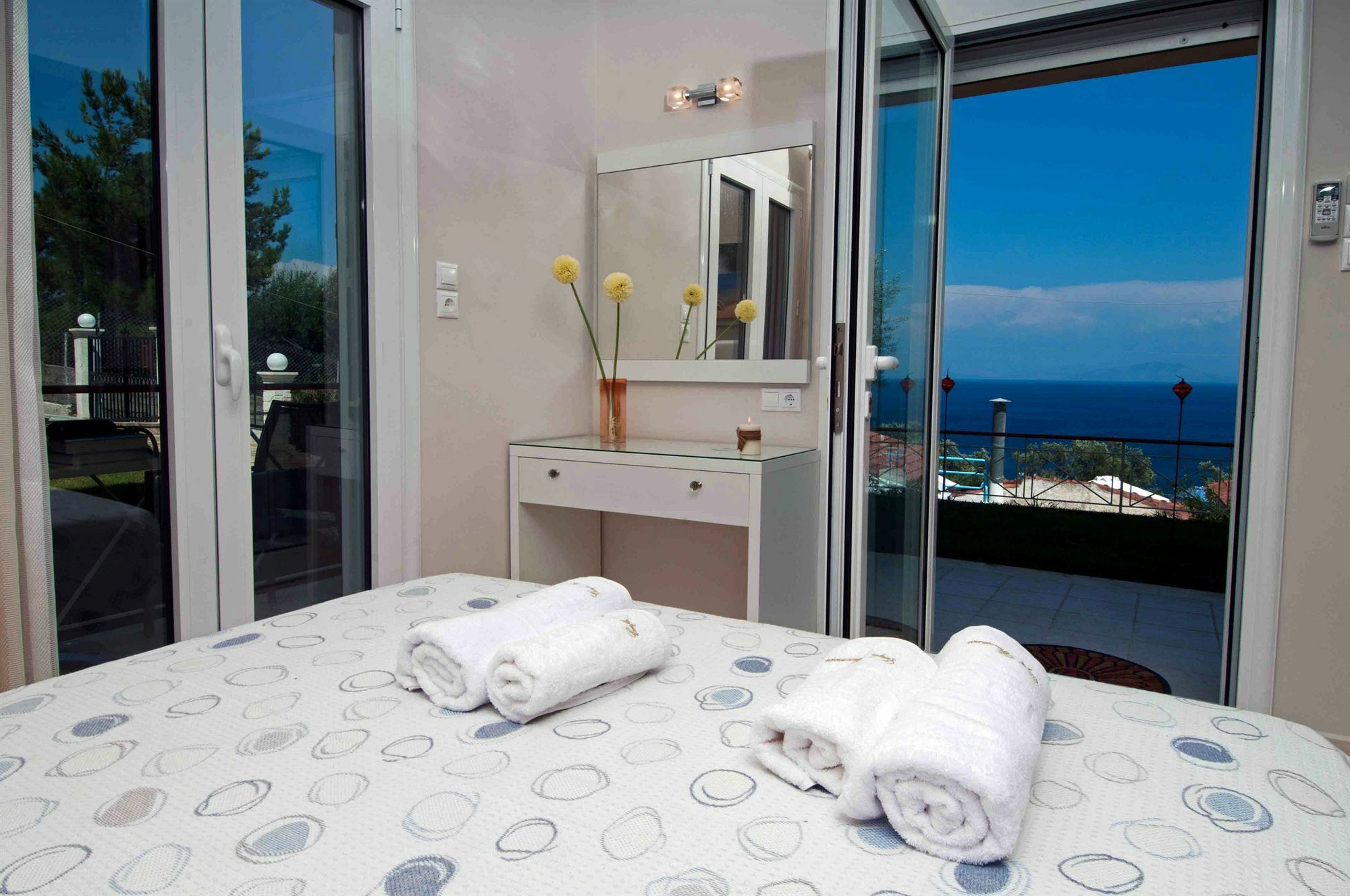 Brentanos Apartments - A - View Of Paradise Gastouri  Eksteriør billede