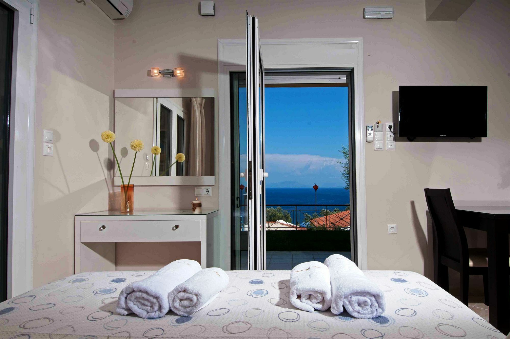 Brentanos Apartments - A - View Of Paradise Gastouri  Eksteriør billede